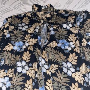 Women’s hawaiian shirt